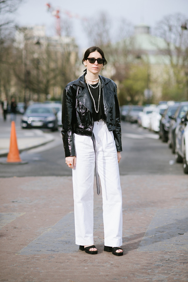 甜酷风女孩如何提升气质？不如试试闪亮的漆皮元素，时髦又酷炫