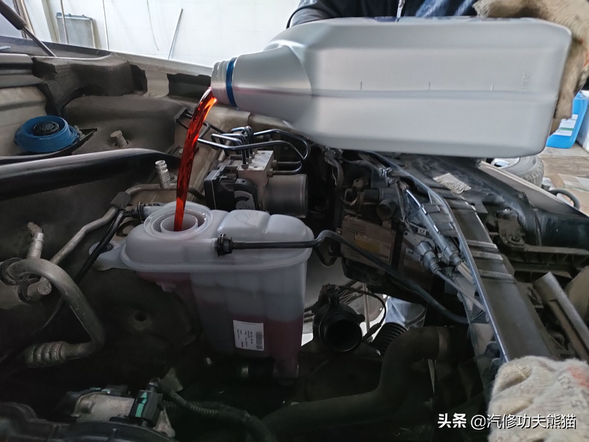 2011款奥迪q5烧机油怎么彻底解决,奥迪q5三代ea888发动机烧机油原因