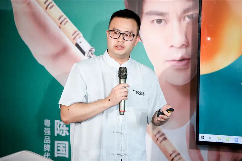 李小龙是功夫片开山之祖,李小龙永恒的传奇