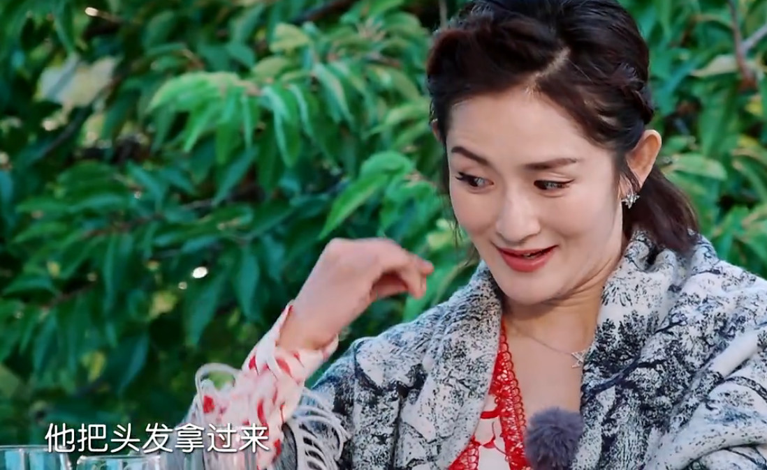 妻子团爆老公丑事：汪峰脚指甲硬到剪不动，买超耳朵被张嘉倪掏聋