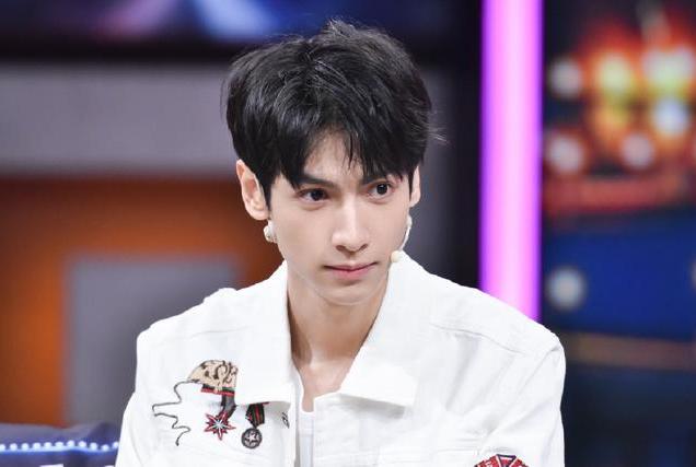 朱一龙罗云熙谁的颜值高,朱一龙存在感十足罗云熙