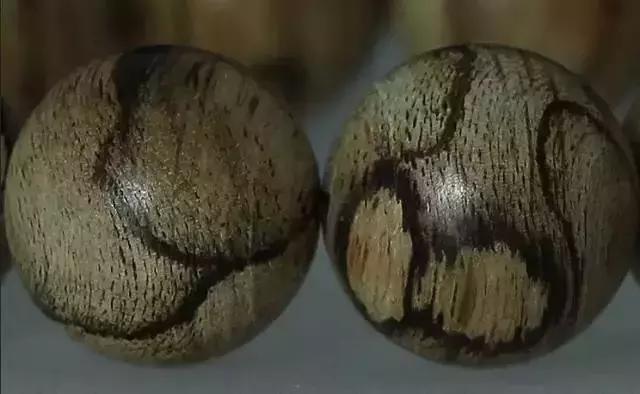 印度小叶紫檀手串最贵多少钱,小叶紫檀贵还是沉香手串贵