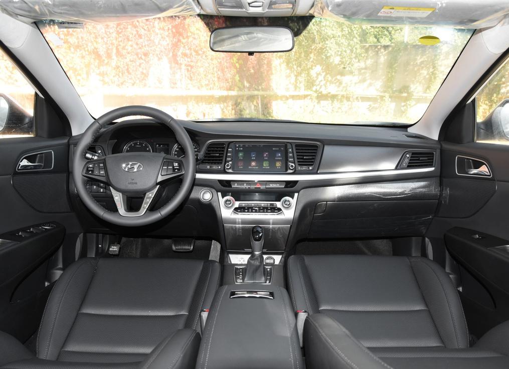 轩逸跟名图哪个比较好,买轩逸省心还是秦