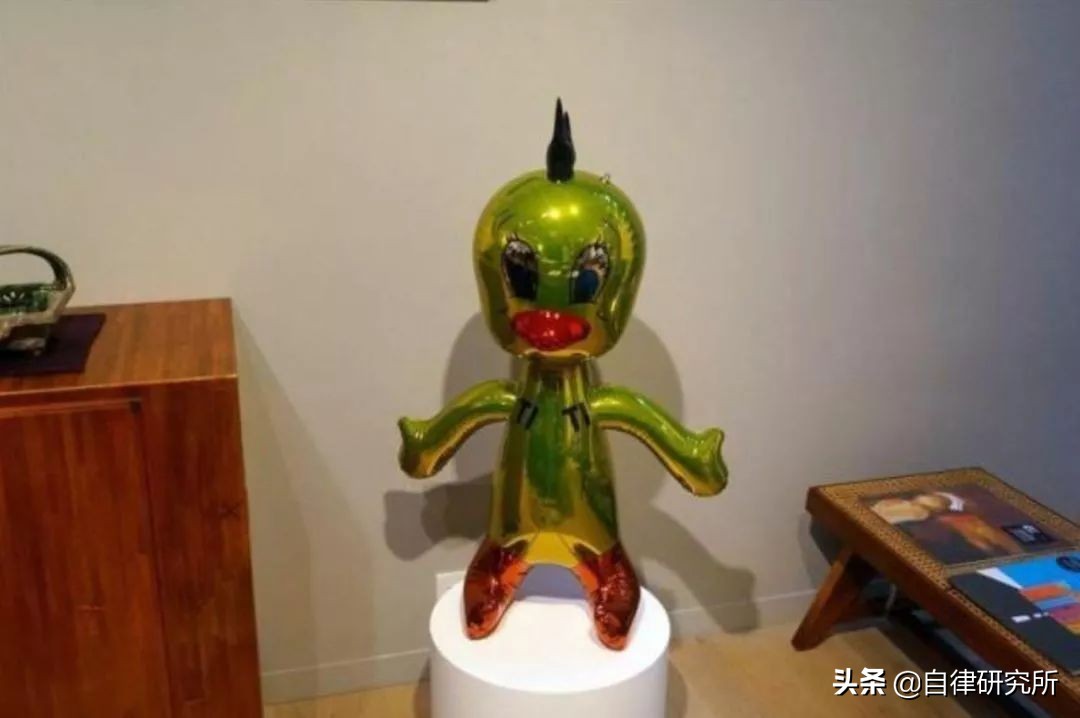 送10亿,征女友包下火箭登月高中毕业的他为何成为日本最潮富一代