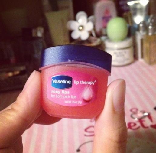 推荐一款冬季好用的润唇膏,适合冬天用的滋润型变色唇膏