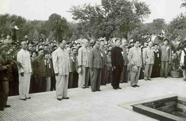 工作狂人任弼时，生命最后一刻还在工作，9个儿女只留下4人