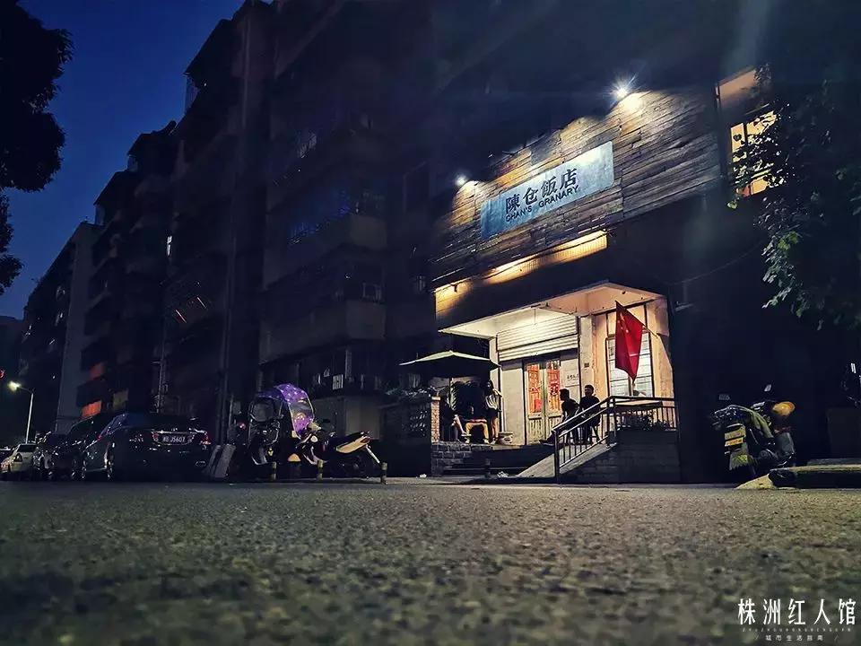 无言的年轮,嘴角的油渍,忆不尽的是陈旧时光。