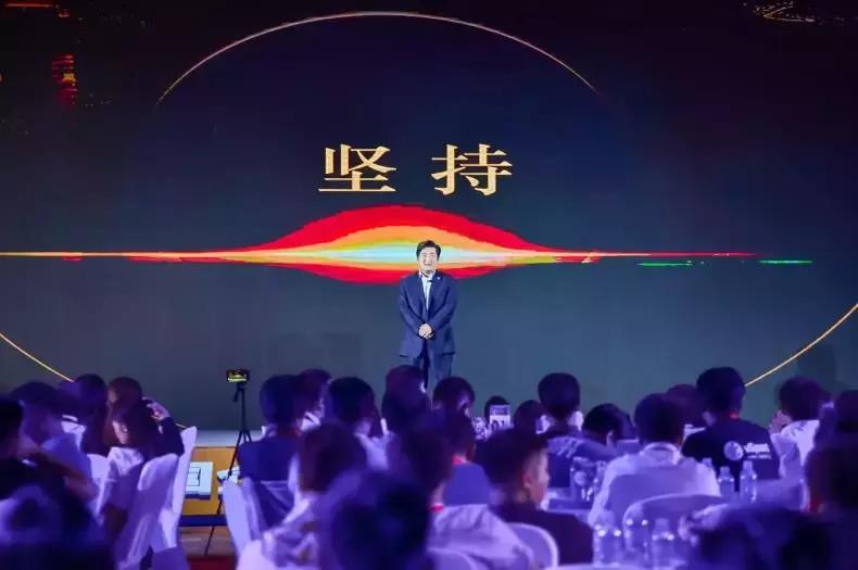 同是“康”字头上市公司，同是千亿市值，为何冰火两重天？