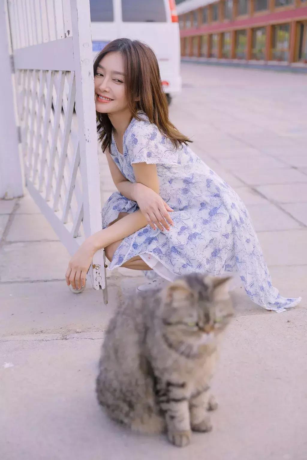 大脸剪什么发型好看,大脸短发烫什么发型