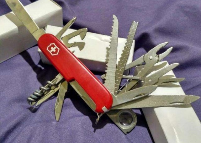 你要是和贝爷去探险，以下*器武**你选哪个？