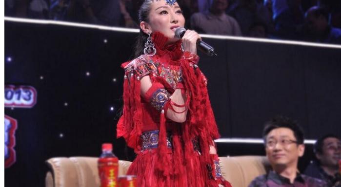 萨顶顶假唱转话筒事件结果,萨顶顶有实力为什么要假唱