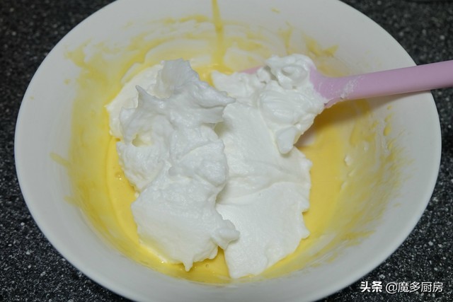 如何用鸡蛋和面粉做最简单的蛋糕,鸡蛋面粉和白砂糖做蛋糕不用牛奶