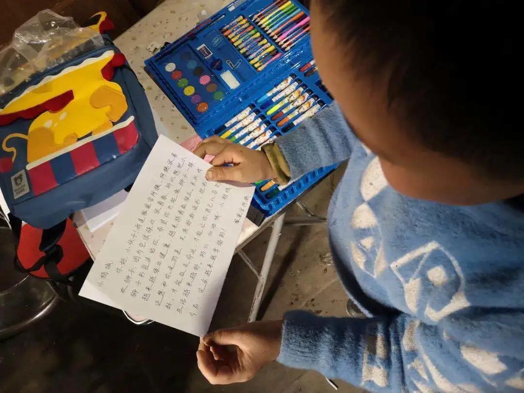 7岁孩子被养母割断手筋！但这并不是一个关于家暴的故事