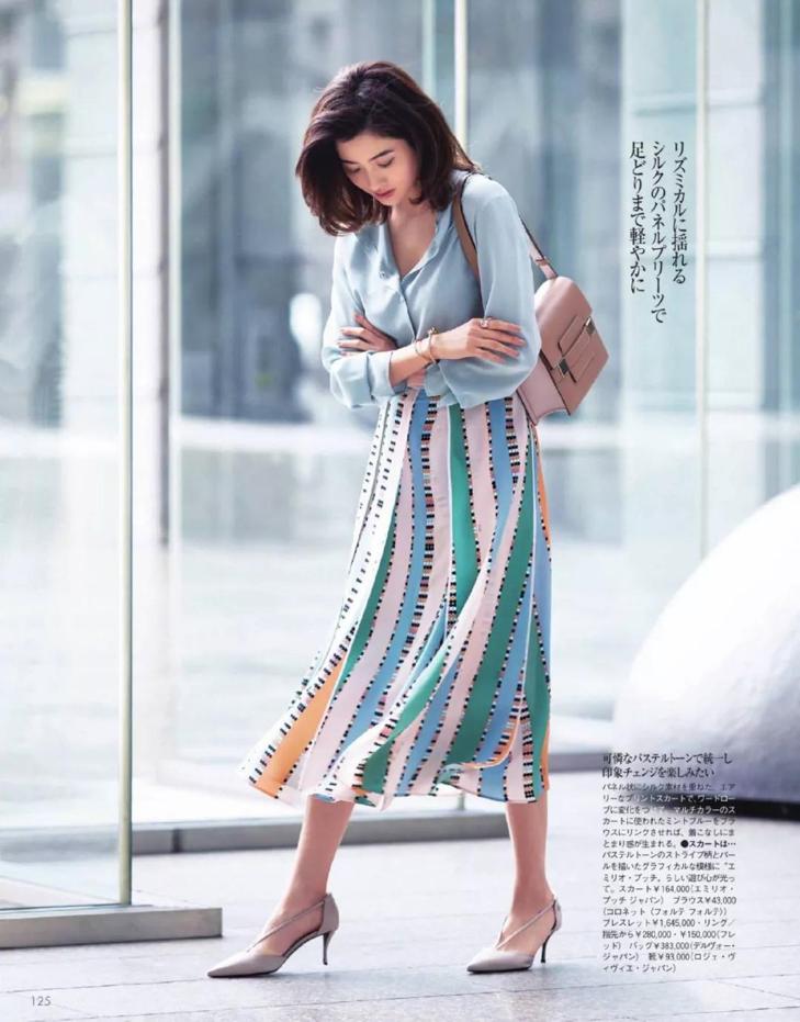 显瘦雪纺衫搭半裙,今年最火的雪纺衫半裙