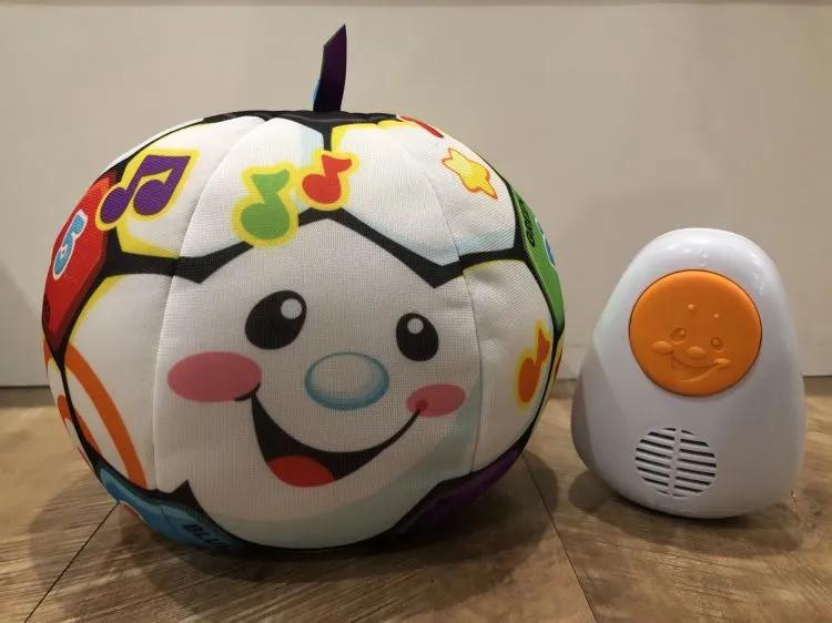 引导爬行、练习大运动,低幼音乐足球带给孩子的趣味运动机会