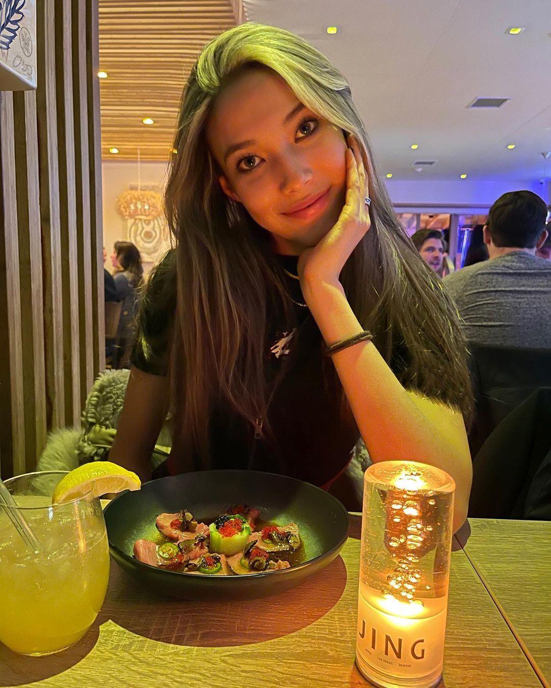 爽文般人生！天才学霸+世界冠军+绝美模特，17岁中美混血女孩火了