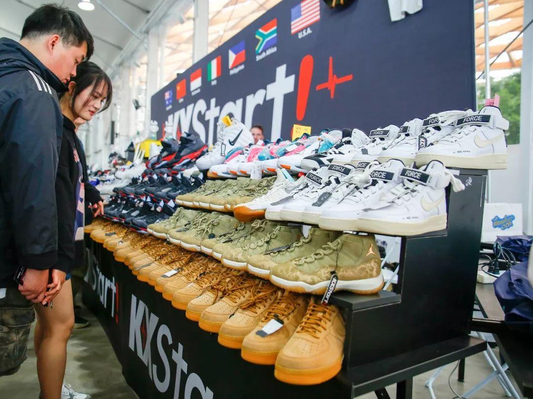 AJ、Yeezy谁更受欢迎？鞋头的本质也是球鞋复读机？