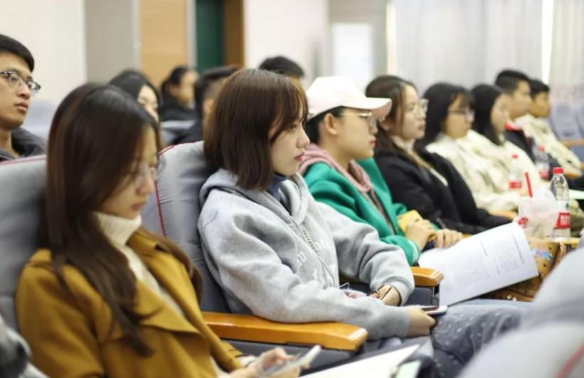 计算机类专业挣钱最少的专业是,计算机类专业最火爆专业就业前景