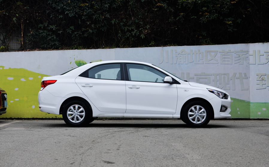 颜值高却不贵的合资家轿，1.4L动力省油、耐开，月薪3000可养