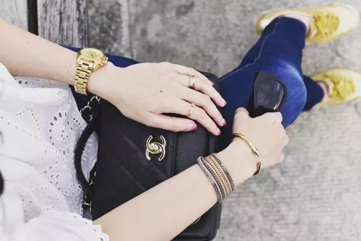 chanel和ysl包哪个好,chanel邮差大号