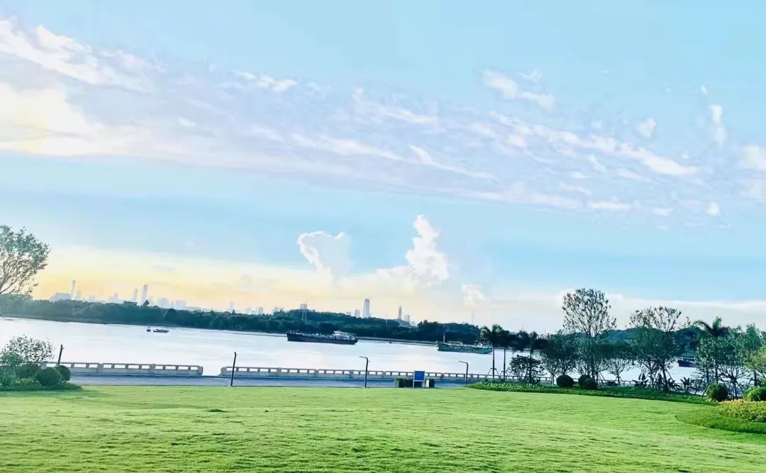 2小时劲销超10亿!大学城这个地标之作,带着绝美江畔来了