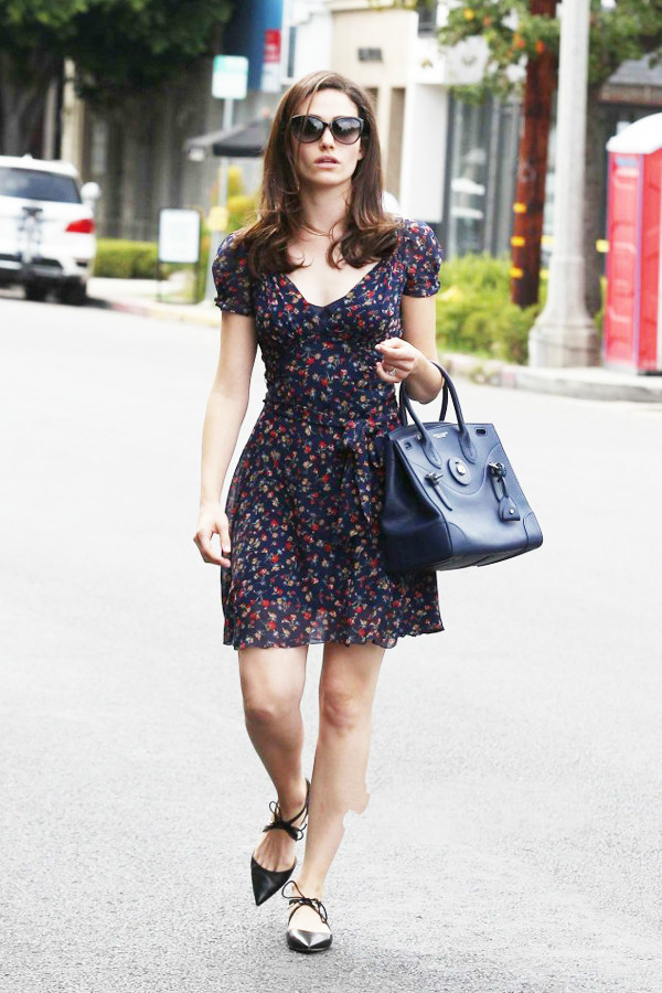 新款碎花裙搭配什么鞋好看,穿碎花裙适合什么鞋