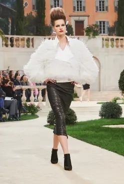 chanel香奈儿1995年时装秀,chanel香奈儿2015高级时装秀