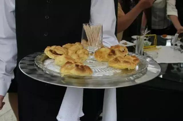 开餐饮店难不难,如果想开一个小餐饮店如何起步