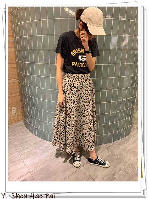 豹纹半身裙怎么搭配好看夏天,豹纹半身裙怎么搭配好看