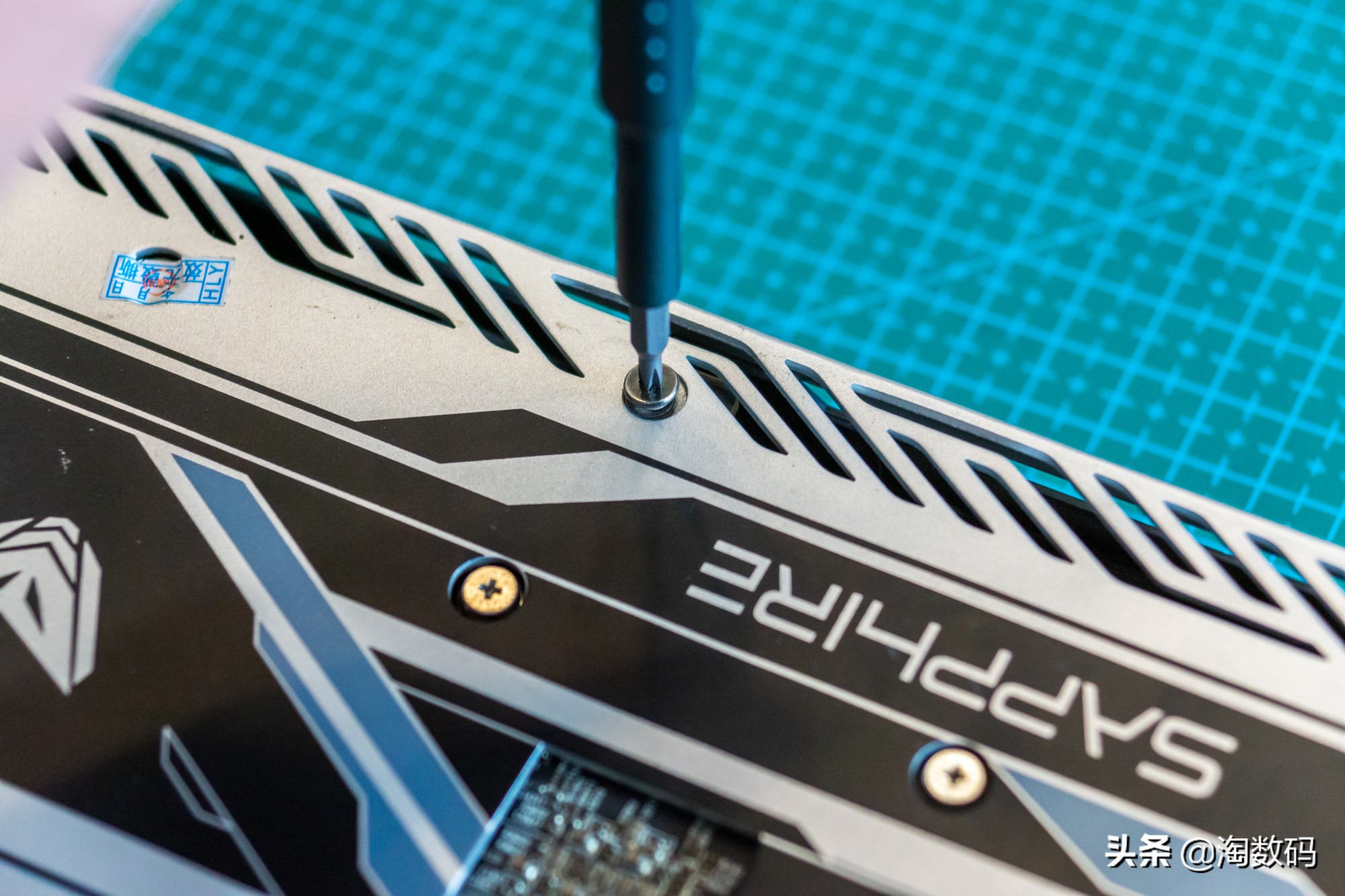 rx580蓝宝石8g超白金吃鸡测试,rx580满血版相当于哪个显卡