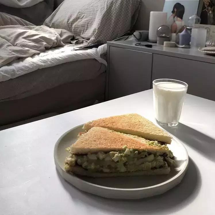 29岁女孩独居图片,29岁独居女孩的视频