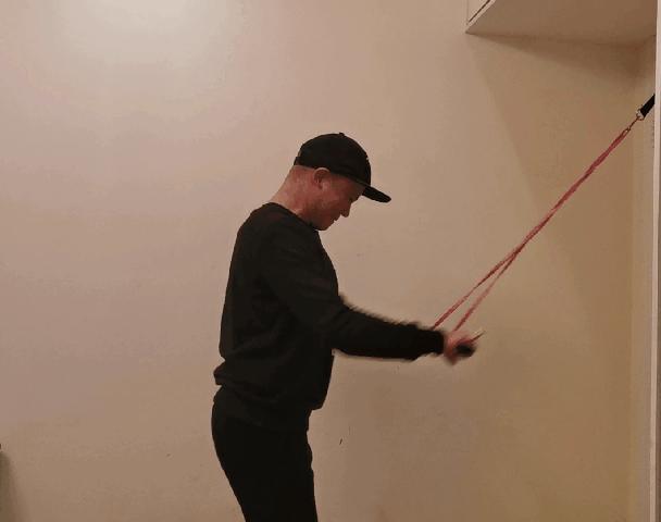 背阔肌和大臂肌的训练,弹力绳直臂下拉背阔肌