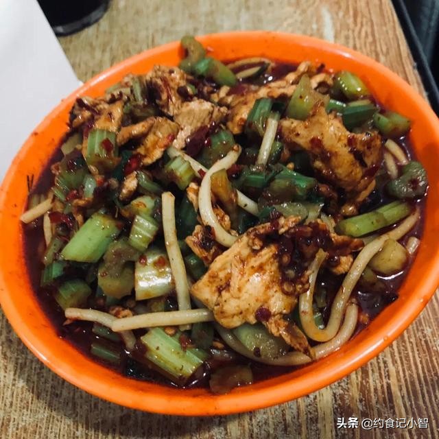 新疆爆辣炒米粉私藏美食大分享,吃爆辣新疆炒米粉合集