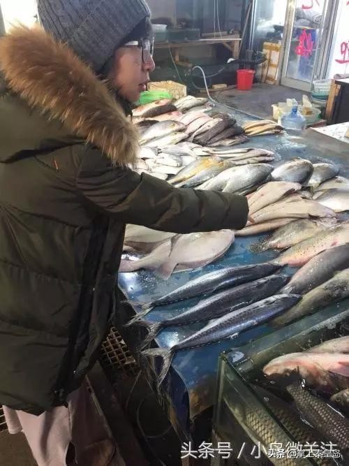 北漂夫妻辞职到北戴河开民宿，冬歇开“海货铺子”养大儿子