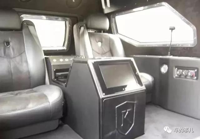 1500万的骑士十五世去洗车,洗车工直摇头:装甲车我们洗不了