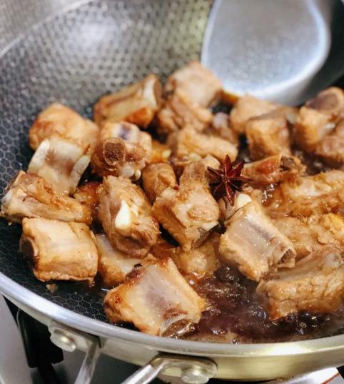 排骨焯水腥味重？处理“三步走”，保证鲜嫩无腥味，怎么做都好吃