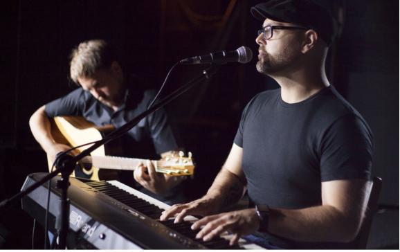 电子琴降b大调左手和弦伴奏,电子琴怎么减小左手伴奏音量