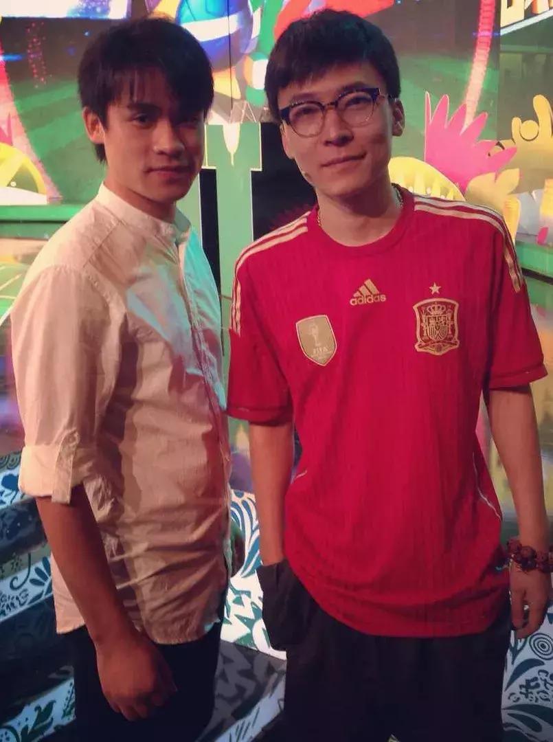 朝阳黄渤：从电视台裸辞成为百万大V，从无名小卒变成与麦迪并肩