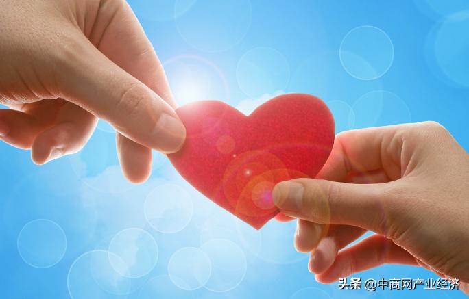 河南省商丘市中心汽车站再现拾金不昧风格人