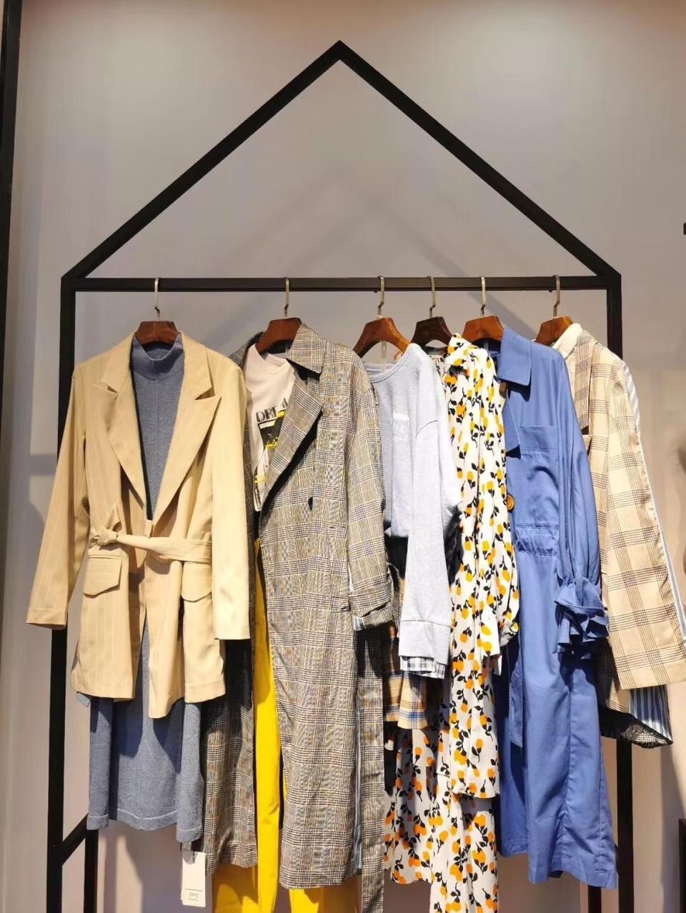 服装批发市场一手货源直播,服装店怎么直播找货源