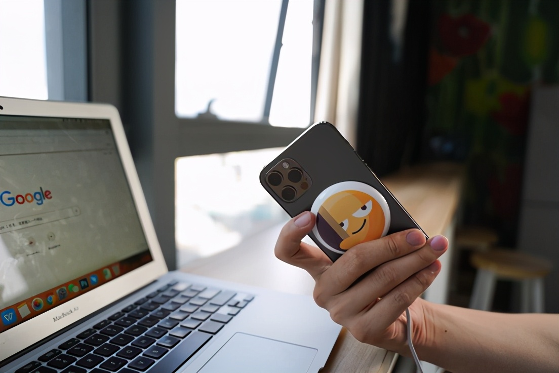 令iPhone12心动的Partner——小冰磁无线充电器