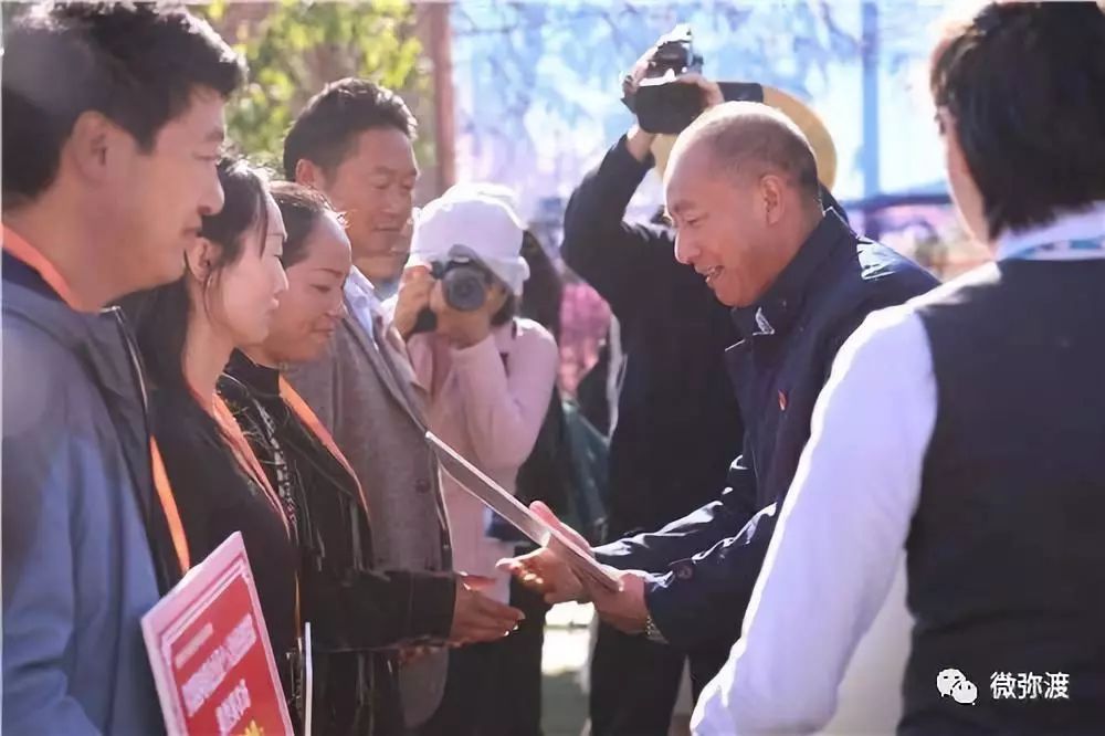 冬桃挑起农特“群英汇”，雾本丰收季电商很给力