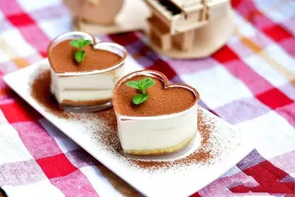 为你集齐了代表爱情的葡萄酒，2019要爱得长长久久