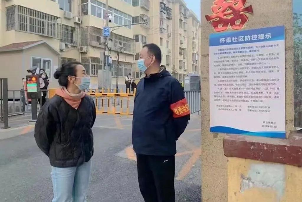 疫情防控暖心执勤,坚守疫情防控点节日慰问暖人心