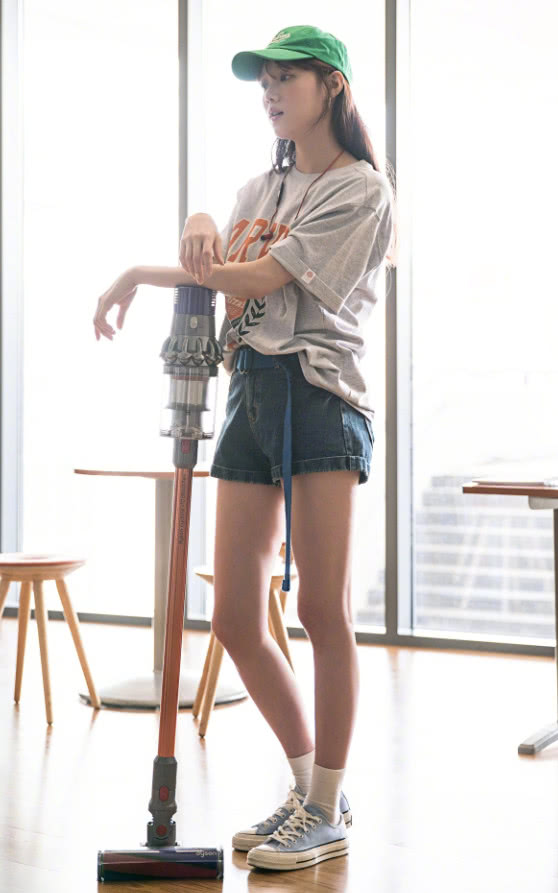 杨超越篮球袜,杨超越李圣经