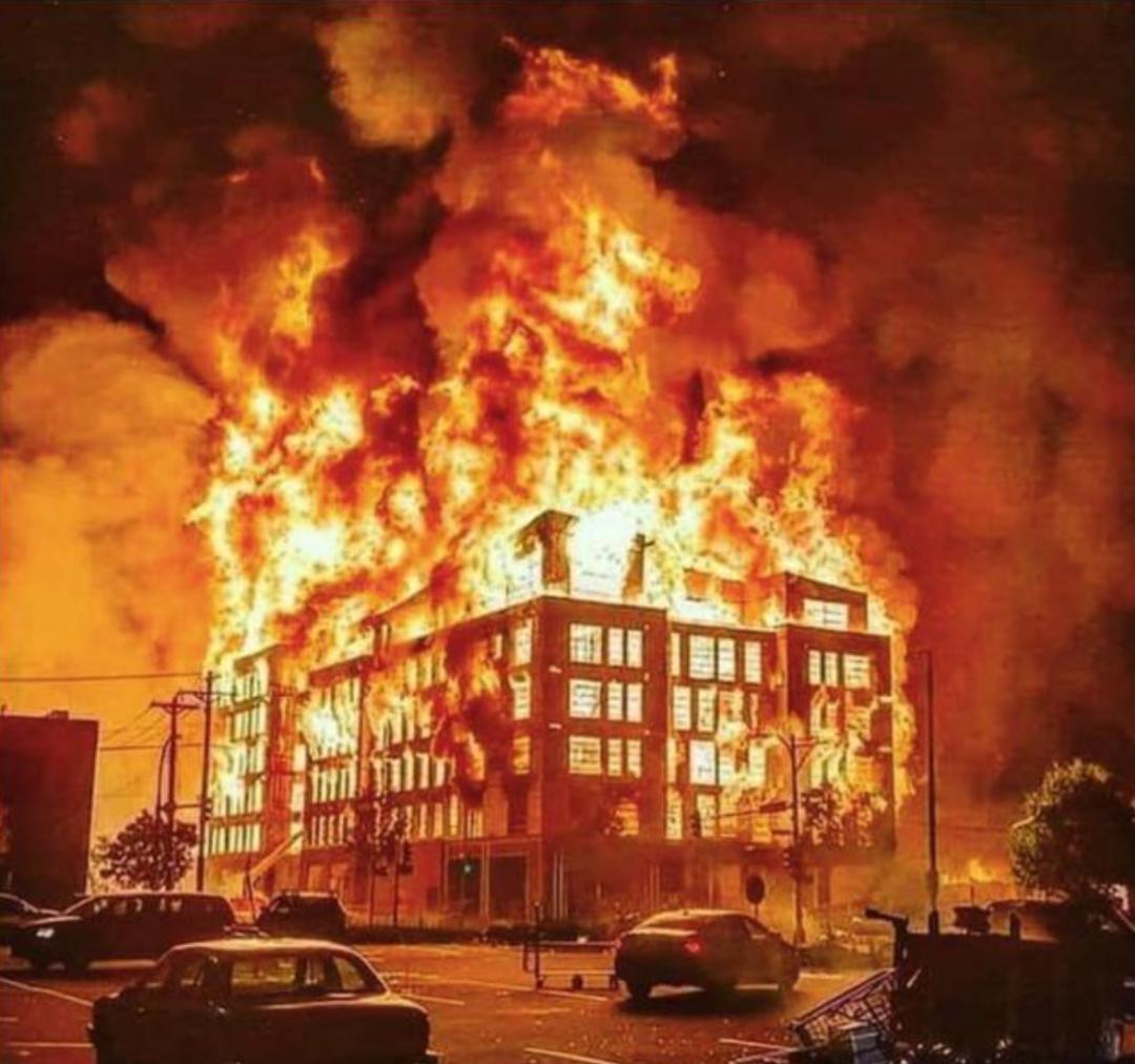 《地下铁道》：再现黑奴隐秘历史，多重隐喻下看美国种族冲突之殇