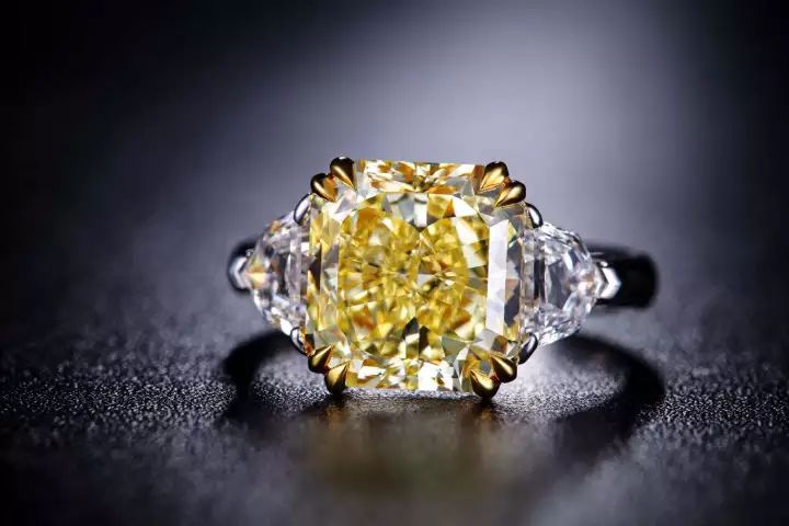发黄钻石,黄钻石越黄越贵