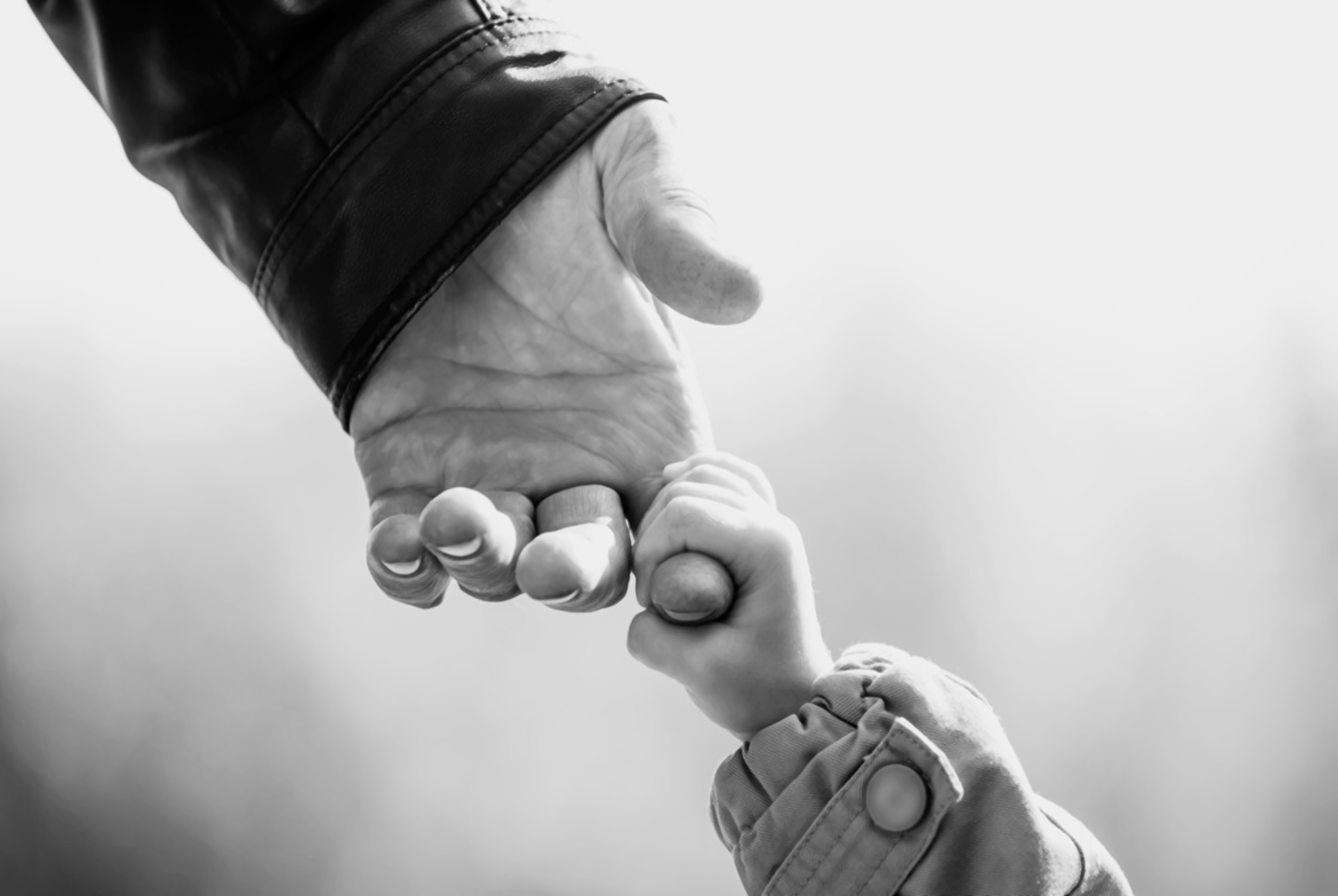 孙子外孙一字之差,老人给“压岁钱”差太多,宝爸气不过当场离席