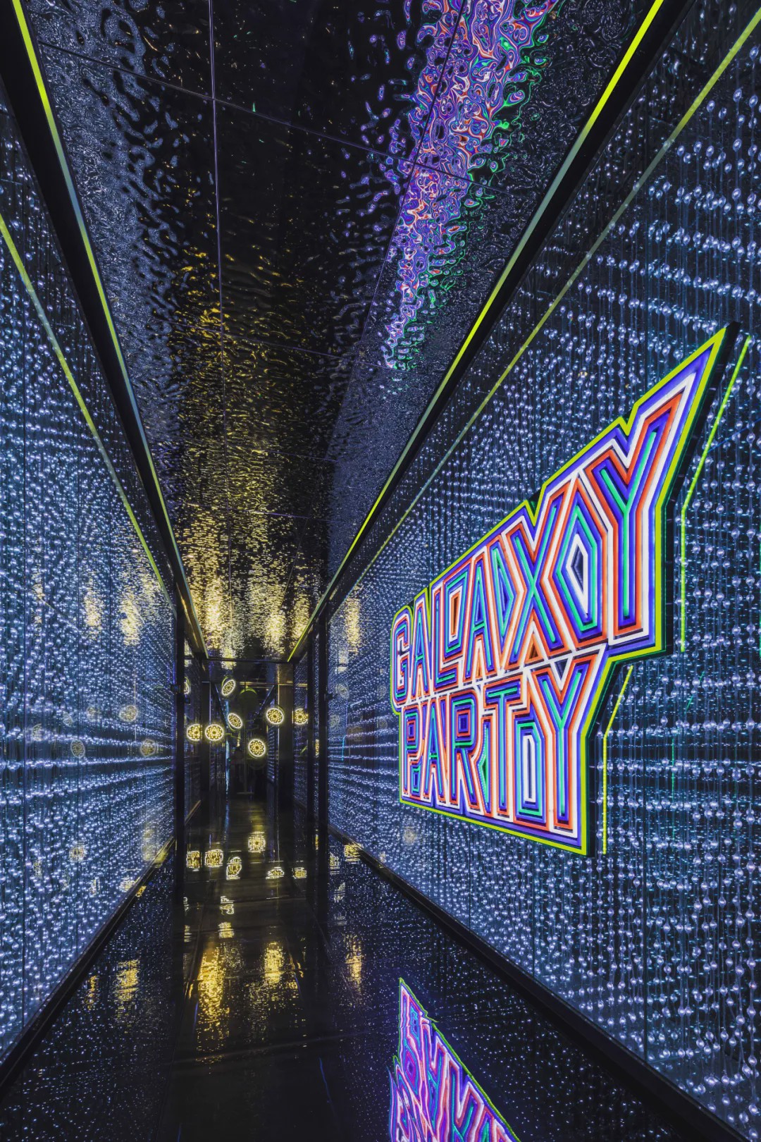 眉间是银河,眉间有银河眼中有星辰什么意思