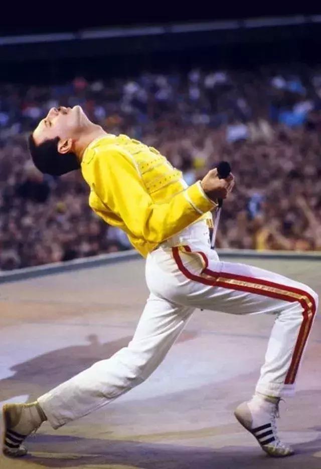 璐皯绐熺殑瓒崇悆鐞冮瀷,璐皯绐熷嚭鏉ョ殑鐞冮瀷